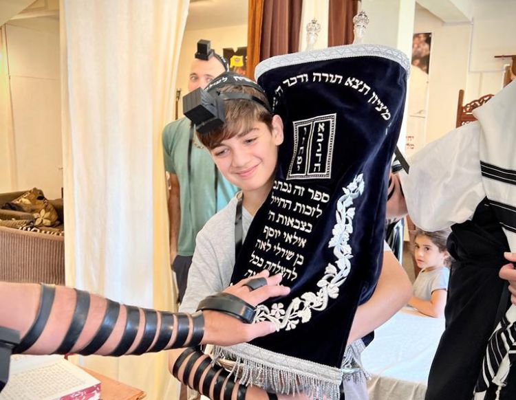 מרתק: איך חוגגים בר מצווה יהודית בלב הודו?